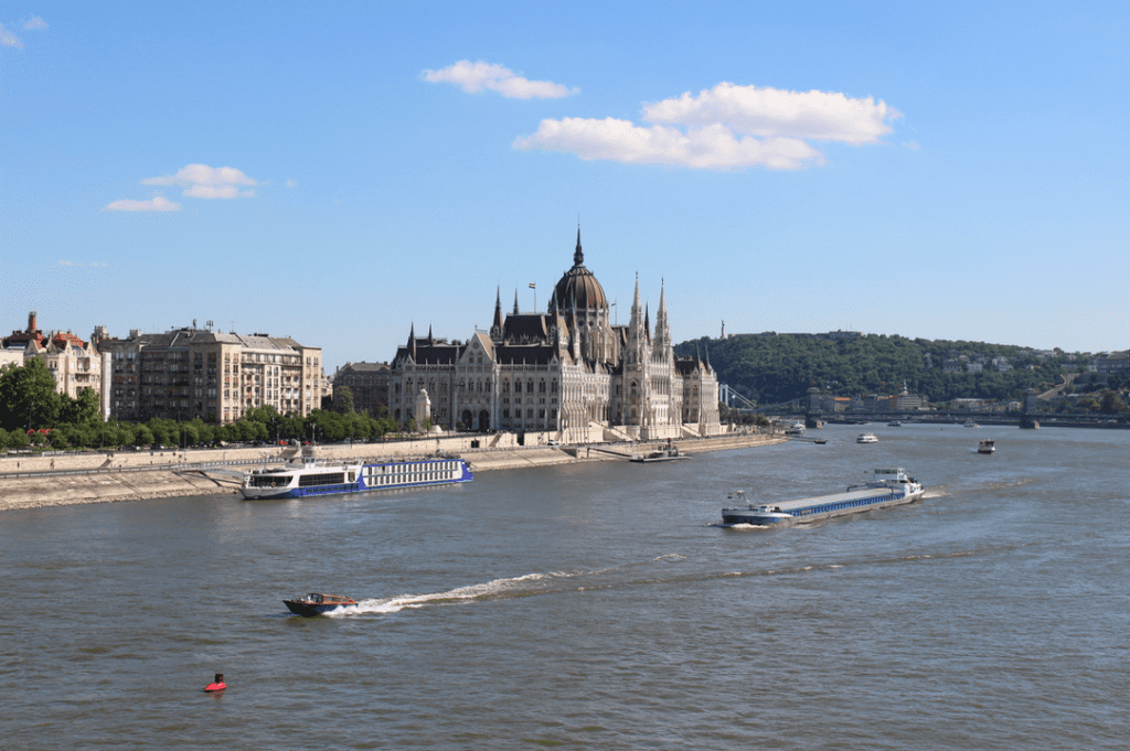 rejse til budapest parliament