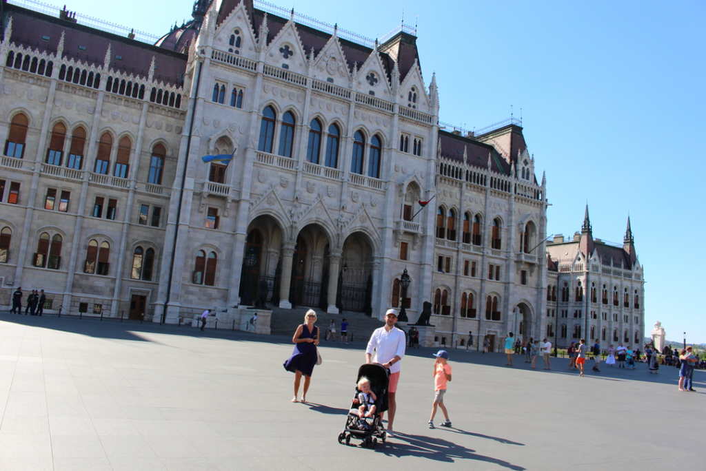 rejse til budapest parliamentet familie