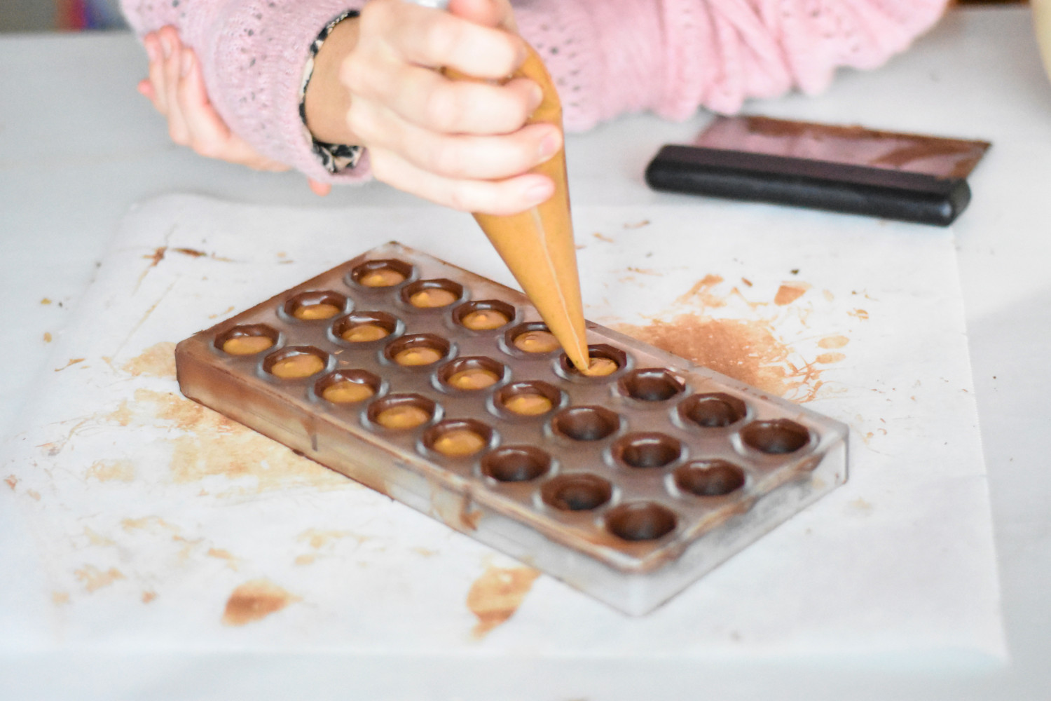 mork-chokolade-temperering-fyld-chokoladerne